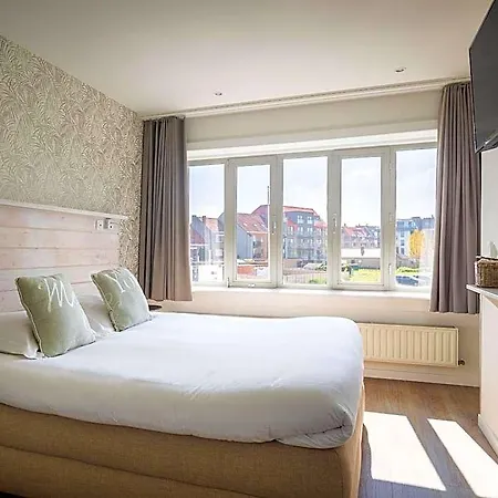 Hotel West Bay 3*